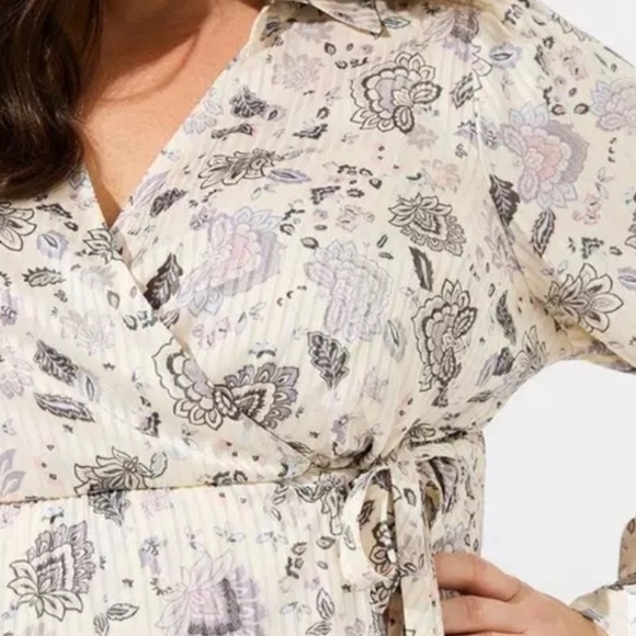 Torrid Stripe Satin Collared Surplice Blouse new size 1X - Picture 5 of 7